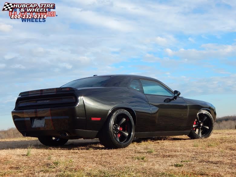 vehicle gallery/dodge challenger us mags standard u500 0X0  Matte Black Center | Gloss Black Lip wheels and rims